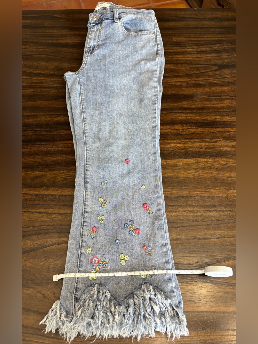 Charlie B Embroidered Fringe Hem Crop Jeans Floral Boho Size 10 - Picture 7 of 9